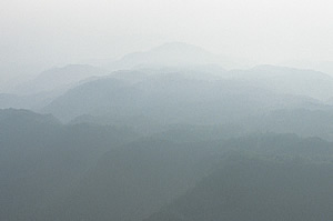 丹生川町／五色ヶ原上空より白山方面を望む View of Mt. Haku from above Goshikigahara Forest, Nyukawa-cho  